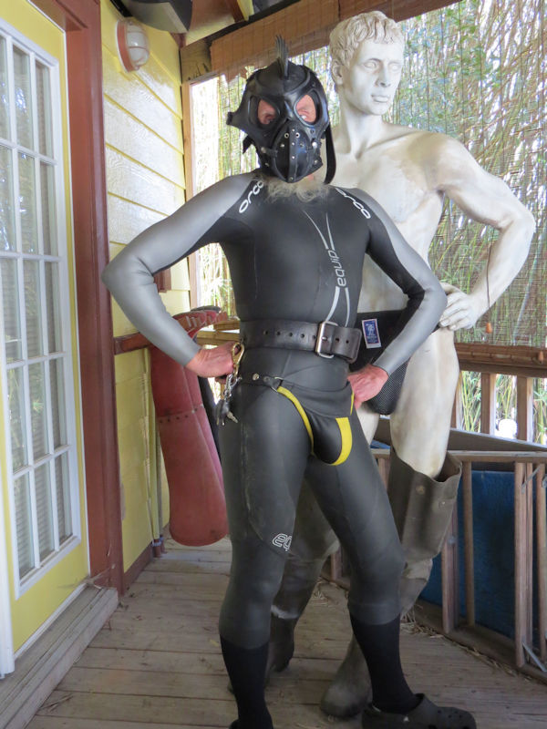 Wetsuit Harold and Fiberglass Tex